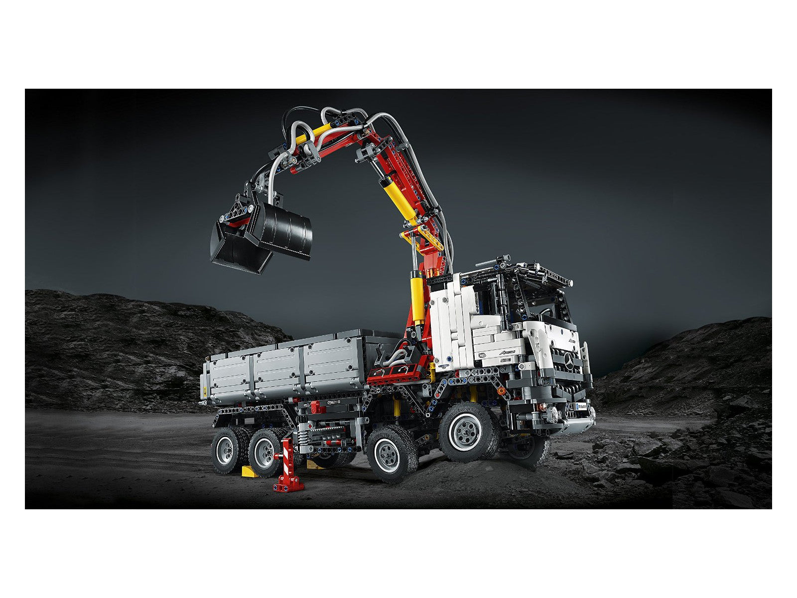 LEGO Technic Modell 42043 - Mercedes Benz Arocs 3245   A-Modell (Variante 1) Zweischalengreifer und Achsverschränkung